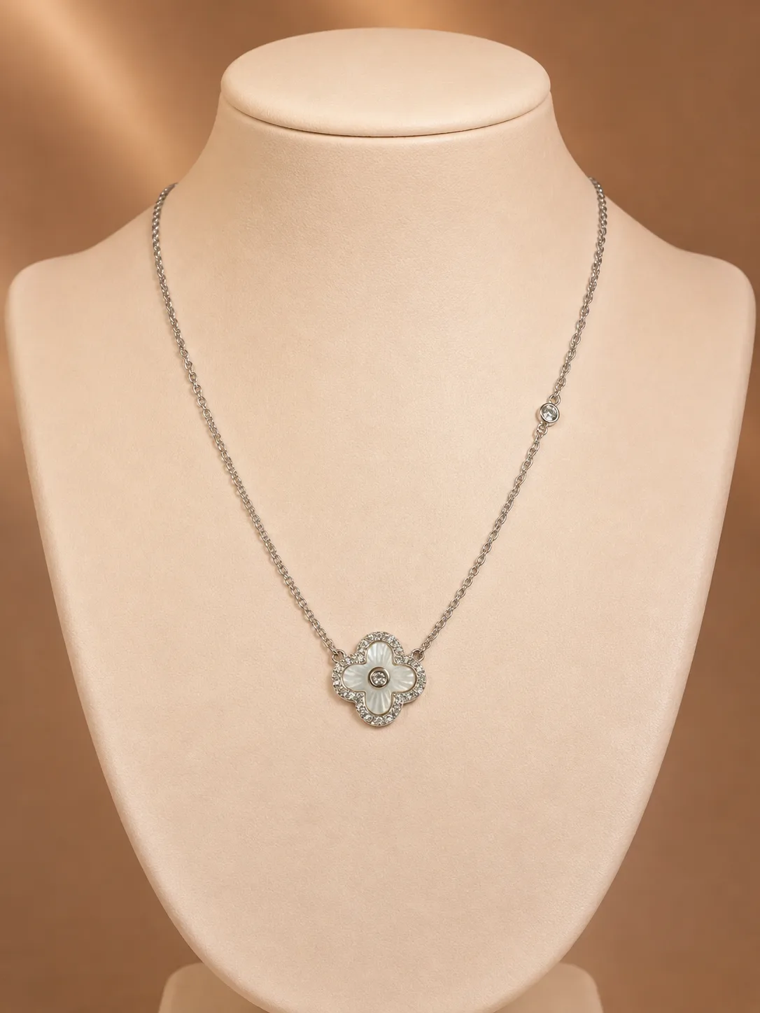Mother-Of-Pearl Clover Halo Necklace