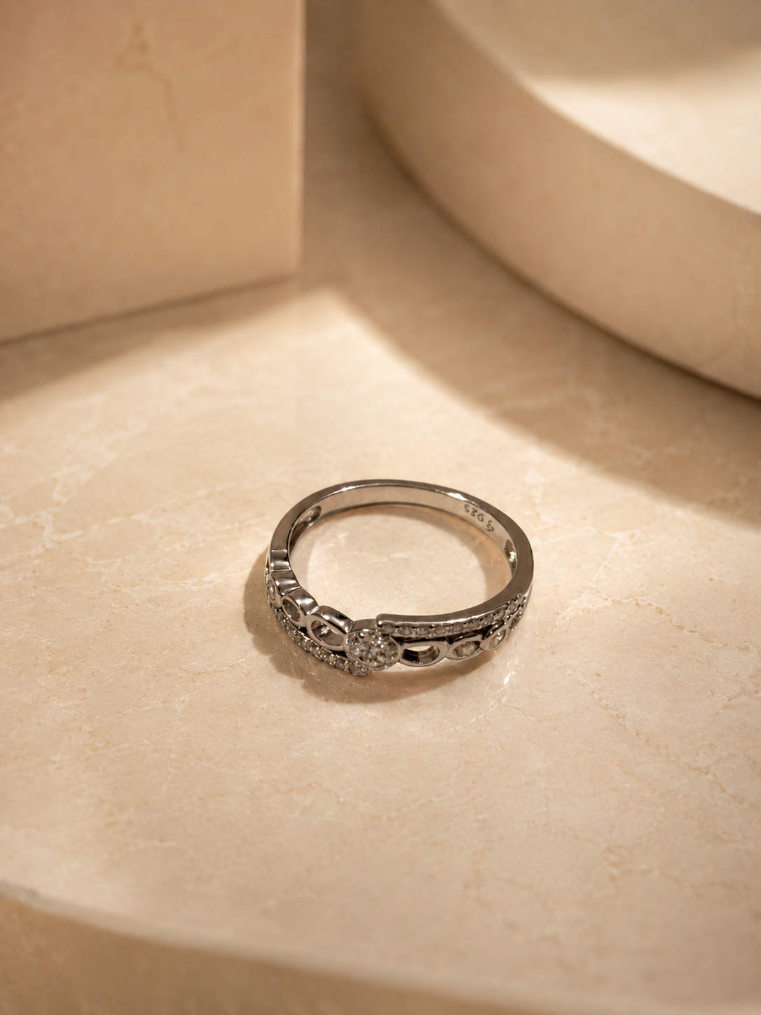 Cluster Circle Cutout Ring